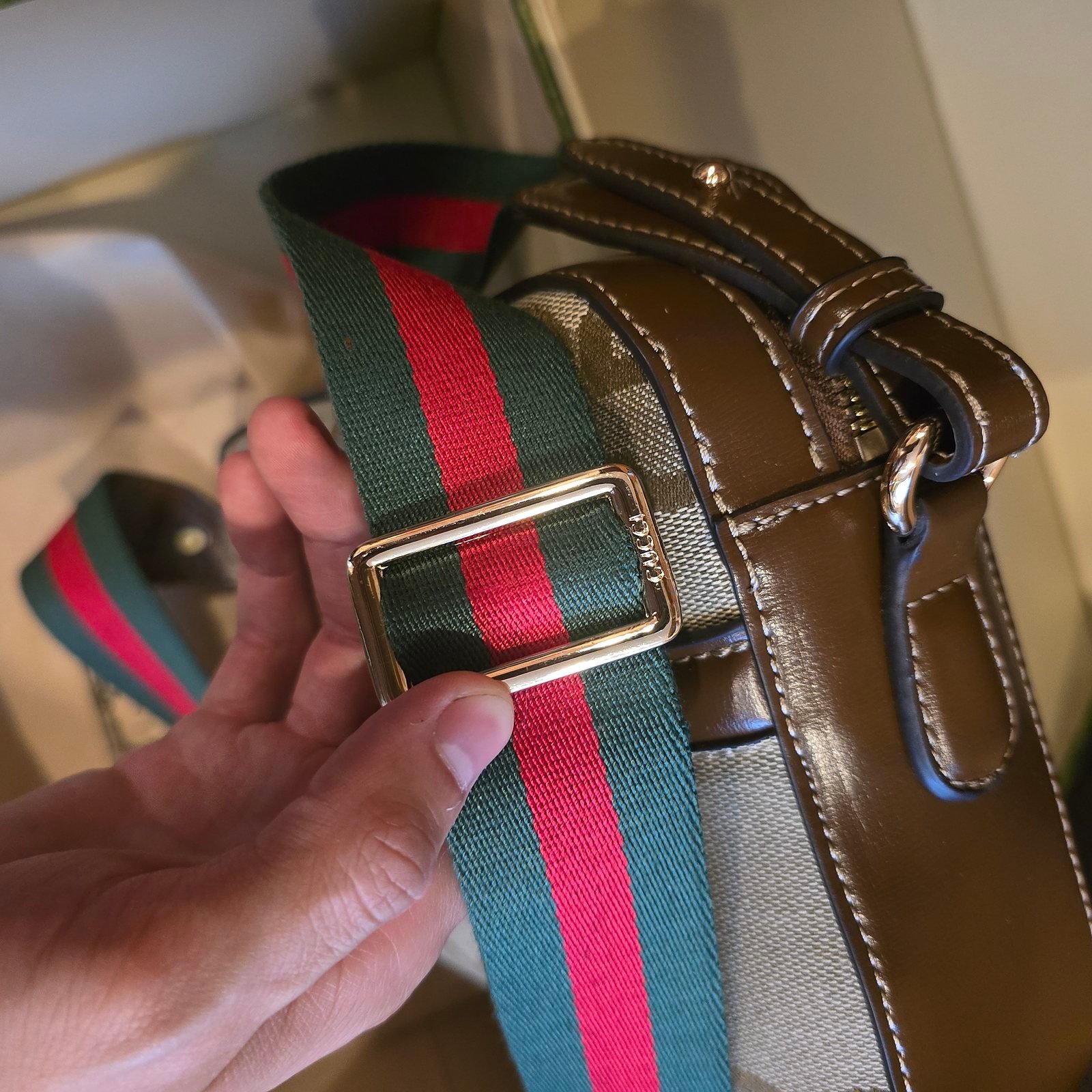 Gucci bolsa cruzada lona Jumbo GG con correa Web - Imagen 2