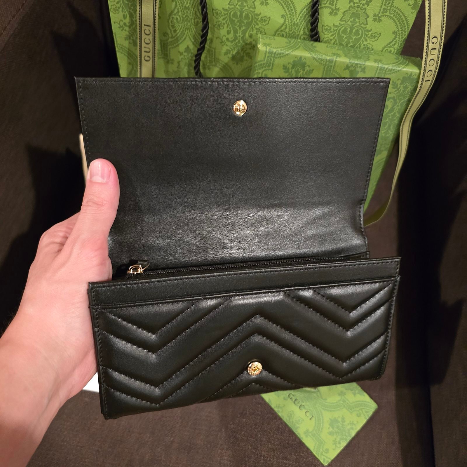 Gucci cartera Marmont piel matelassé negra con doble G dorada - Imagen 3