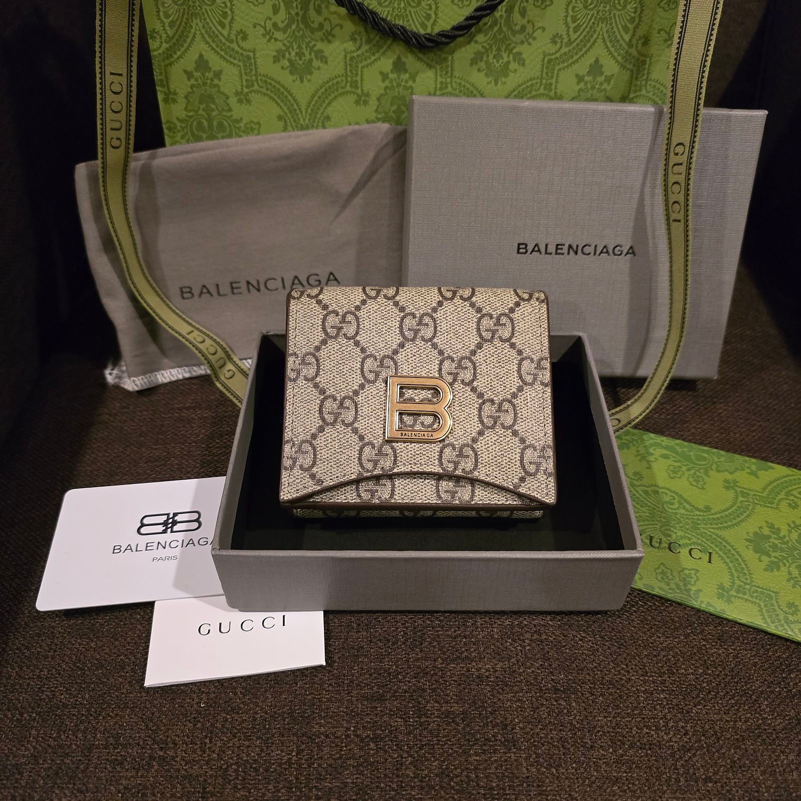 Gucci x Balenciaga tarjetero GG Supreme con logotipo BB