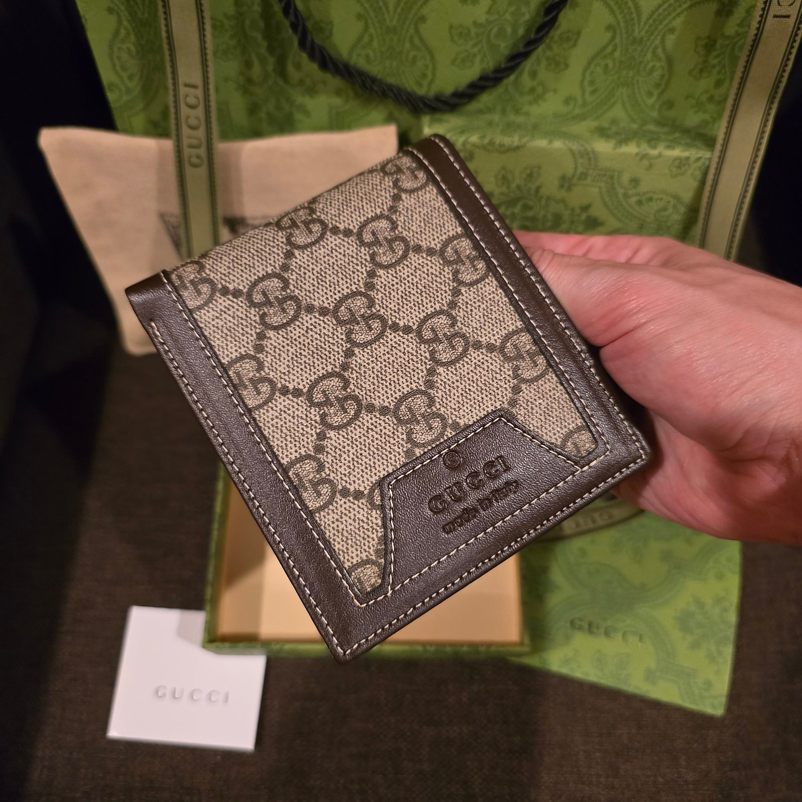Gucci cartera lona GG Supreme con ribete de piel café - Imagen 2