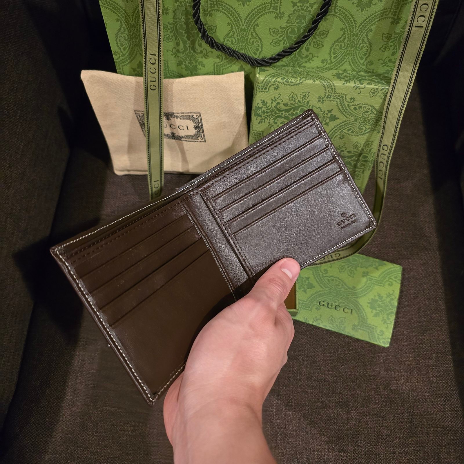 Gucci cartera lona GG Supreme con ribete de piel café - Imagen 3