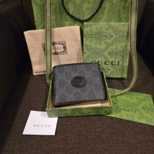 Gucci cartera lona GG negra con emblema Interlocking G redondo