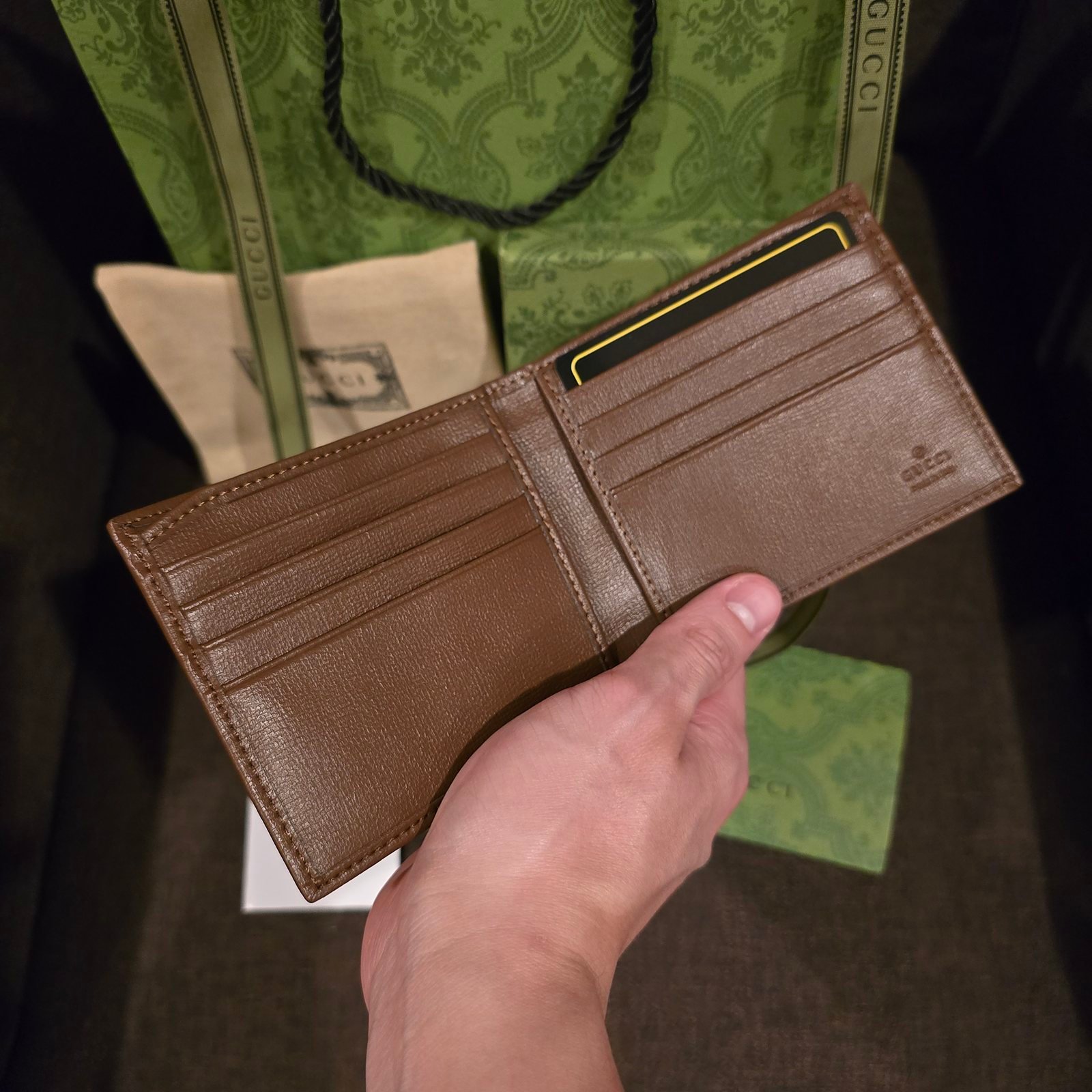 Gucci cartera lona GG Supreme con emblema redondo de piel - Imagen 3