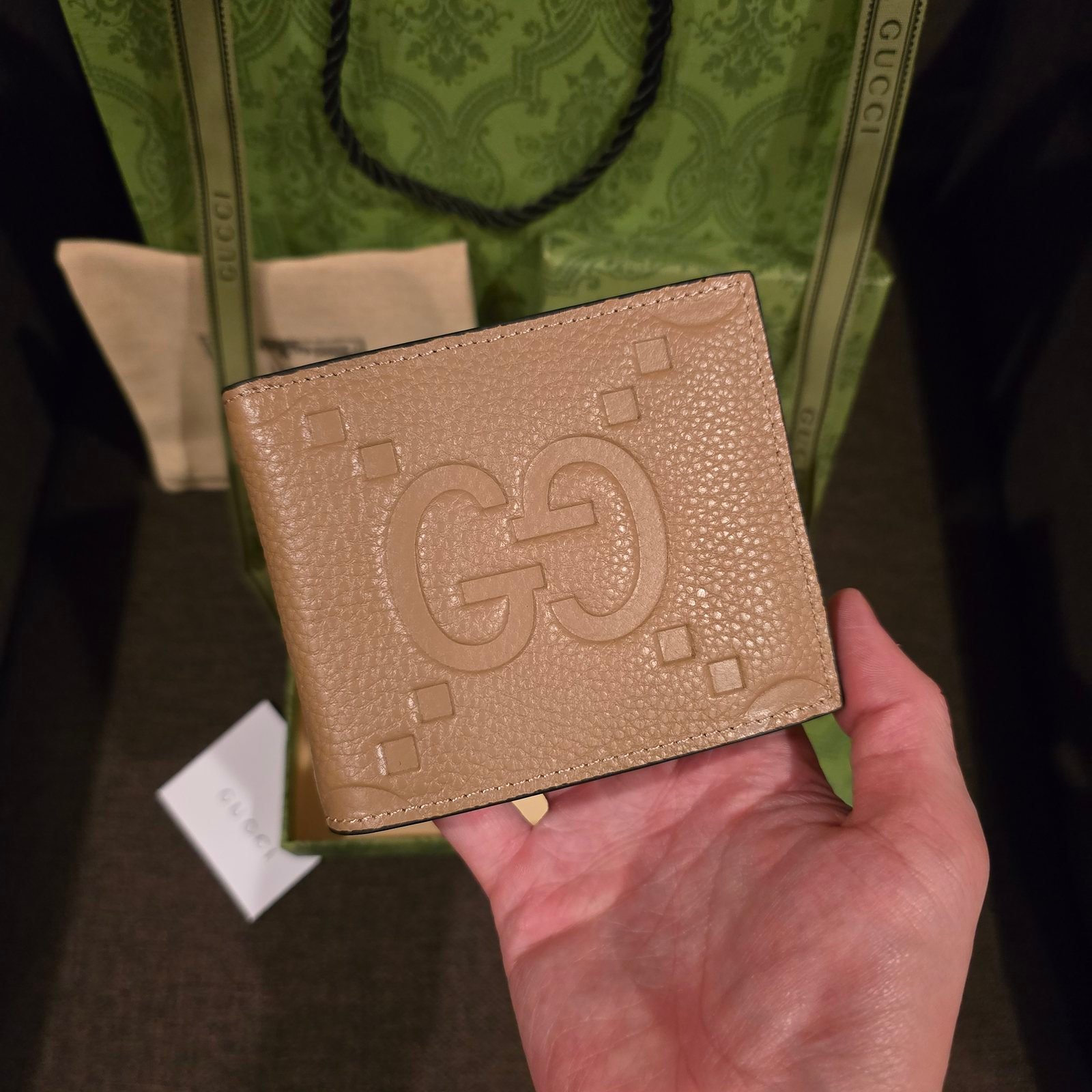 Gucci cartera piel beige con relieve GG - Imagen 2