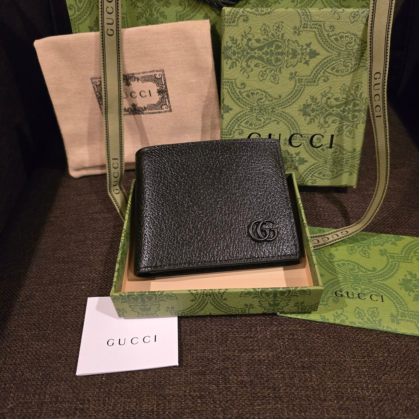 Gucci cartera piel negra con doble G