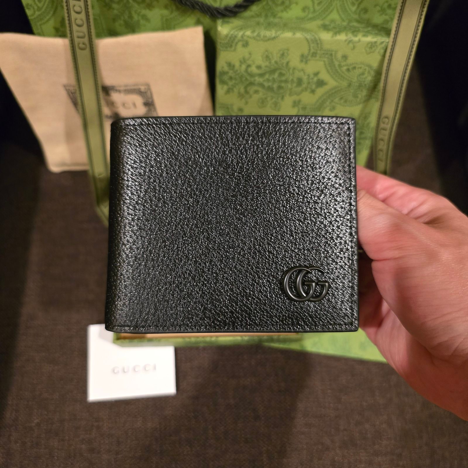 Gucci cartera piel negra con doble G - Imagen 2