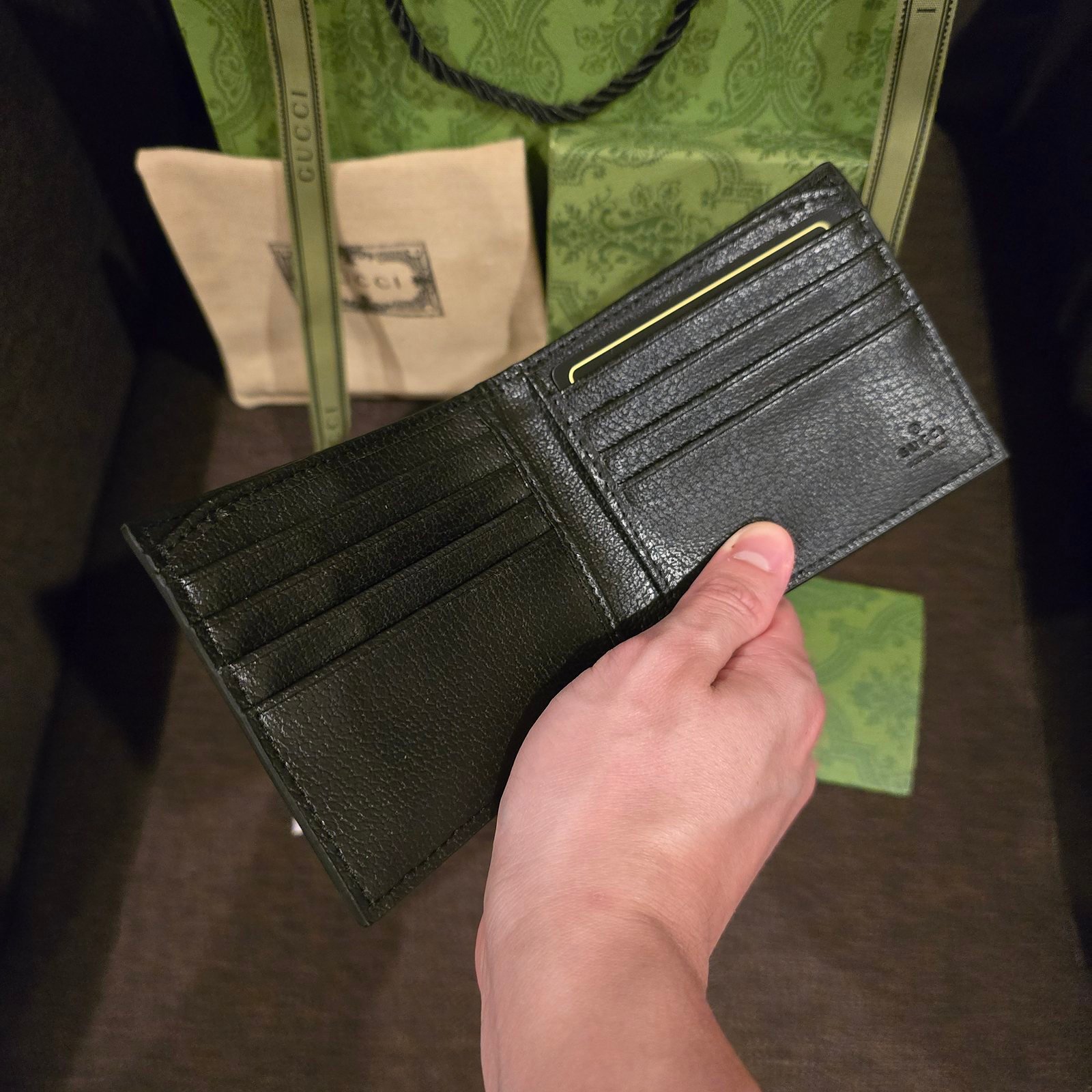 Gucci cartera piel negra con doble G - Imagen 3
