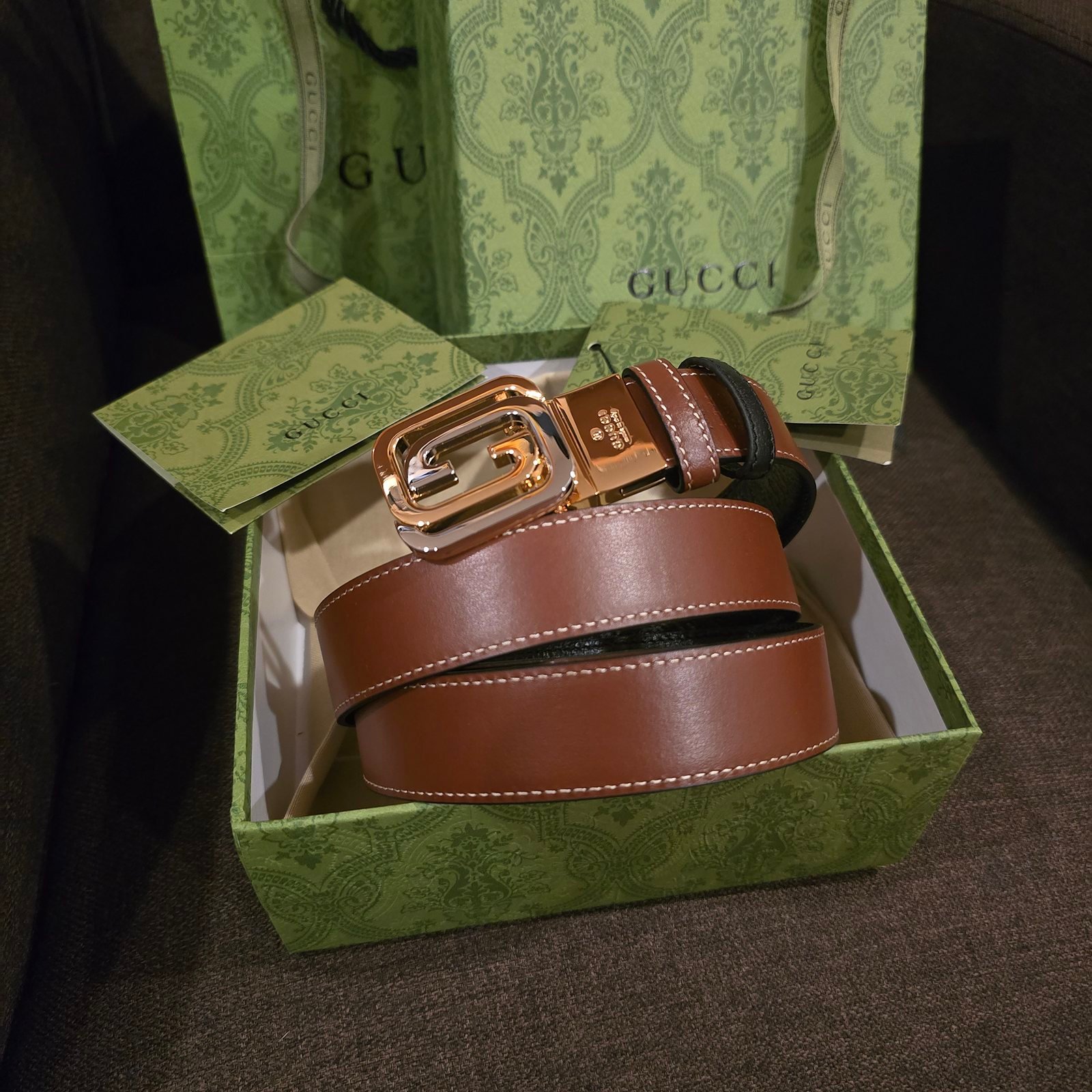 Gucci cinturón reversible piel avellana hebilla G cuadrada bicolor