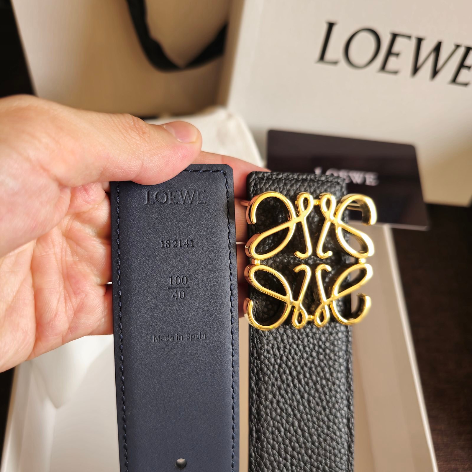 Loewe cinturón Anagrama reversible negro y azul hebilla dorada - Imagen 2