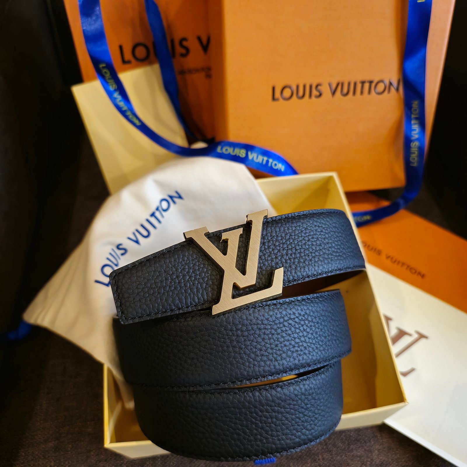 Louis Vuitton cinturón reversible Taurillon negra