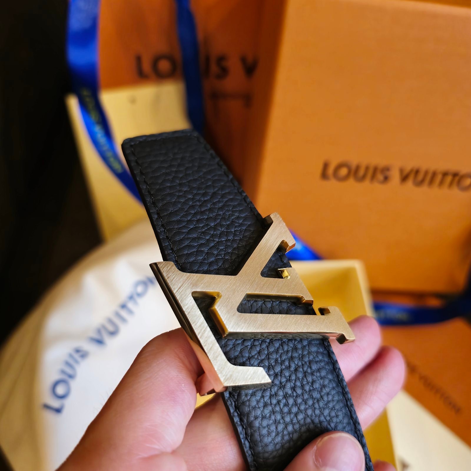 Louis Vuitton cinturón reversible Taurillon negra - Imagen 3
