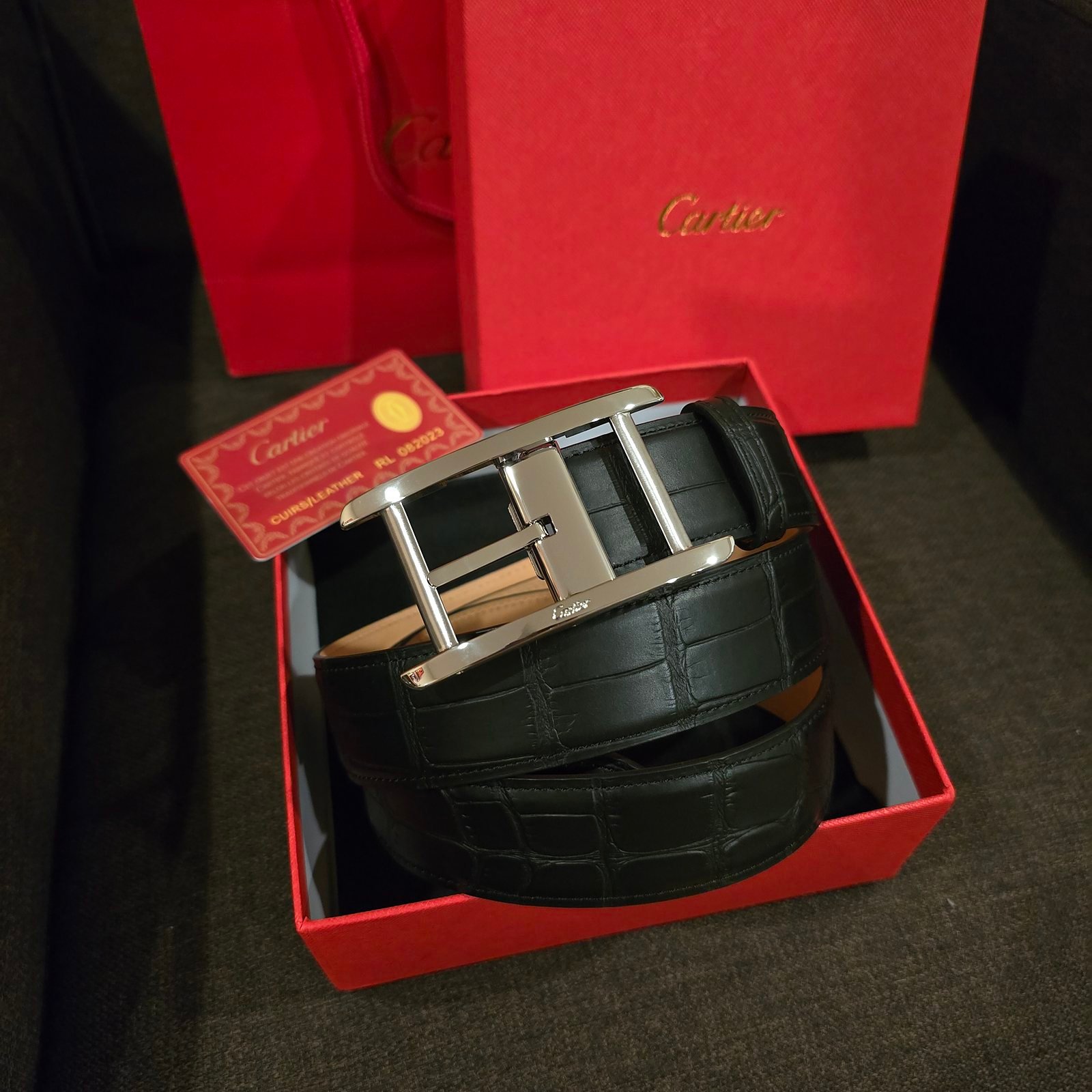 Cartier cinturón Tank piel de cocodrilo negra hebilla plateada