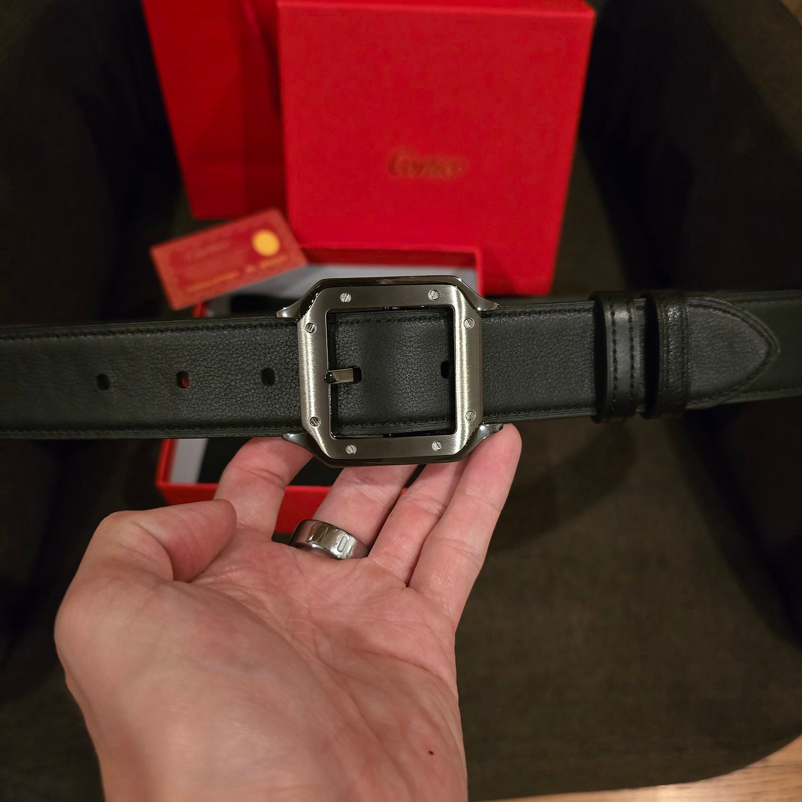Cartier cinturón Santos reversible negro en dos texturas hebilla gunmetal - Imagen 2
