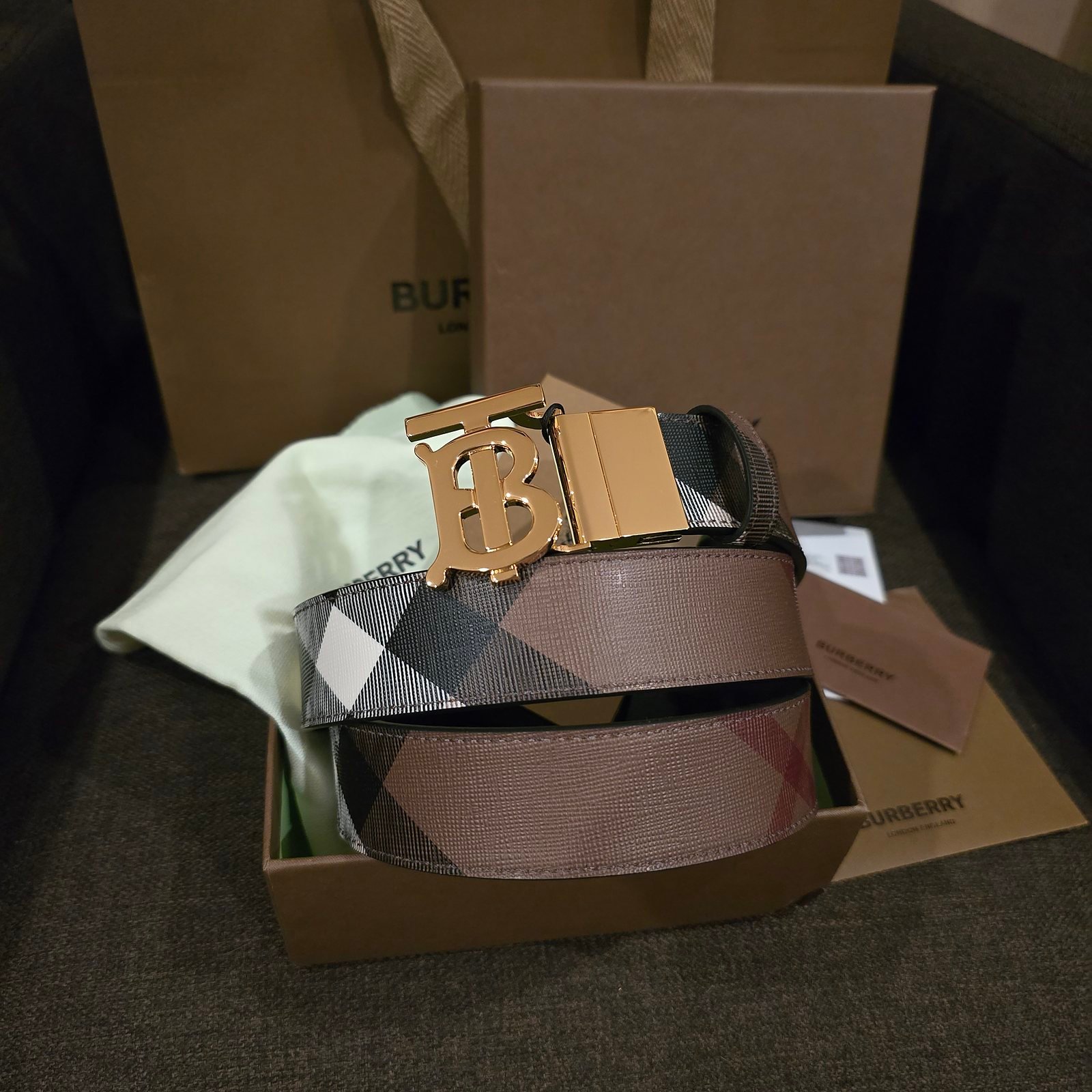 Burberry cinturón reversible Check café placa TB dorada