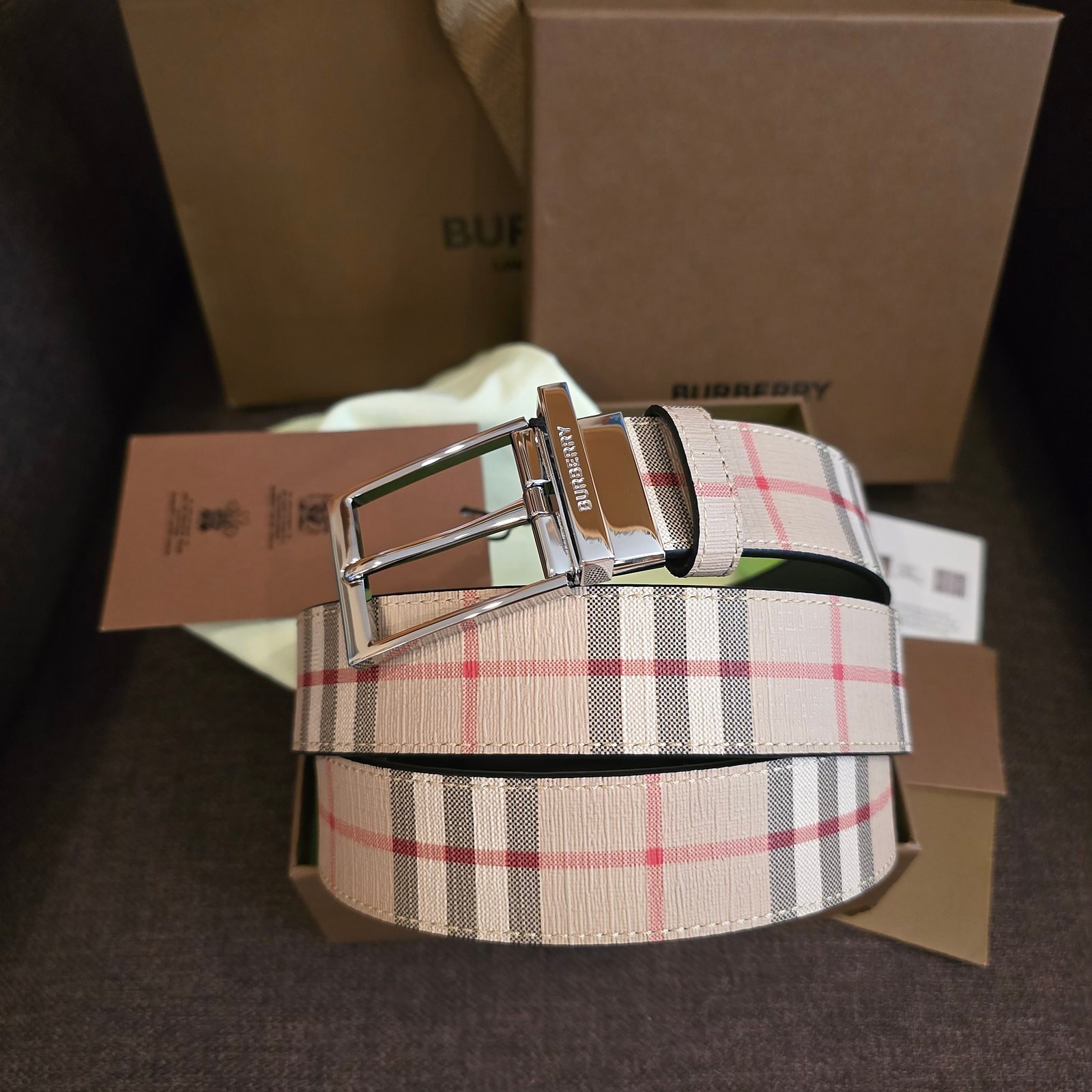 Burberry cinturón reversible Check beige hebilla plateada