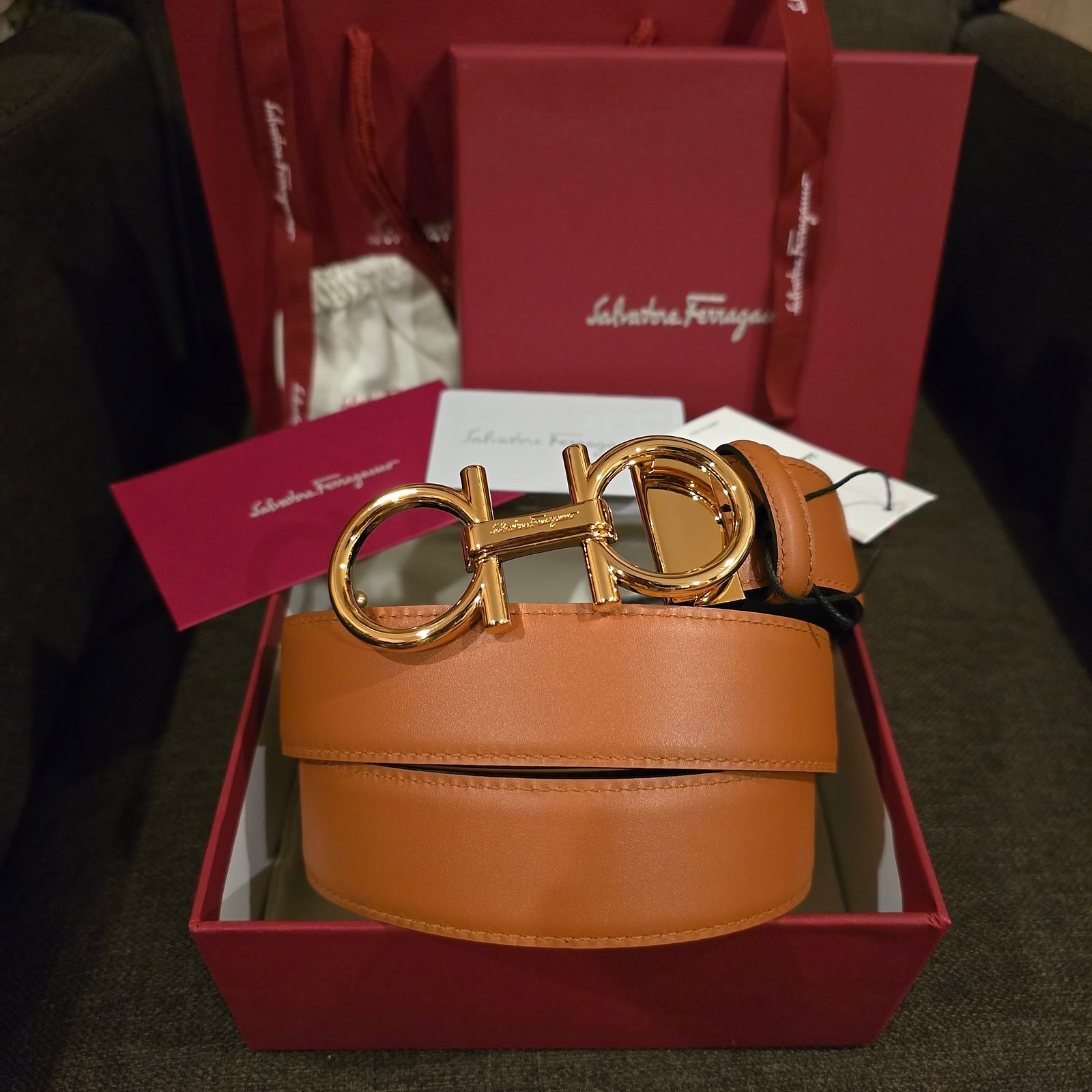 Ferragamo cinturón reversible piel lisa camel y café hebilla Gancini dorada pulida