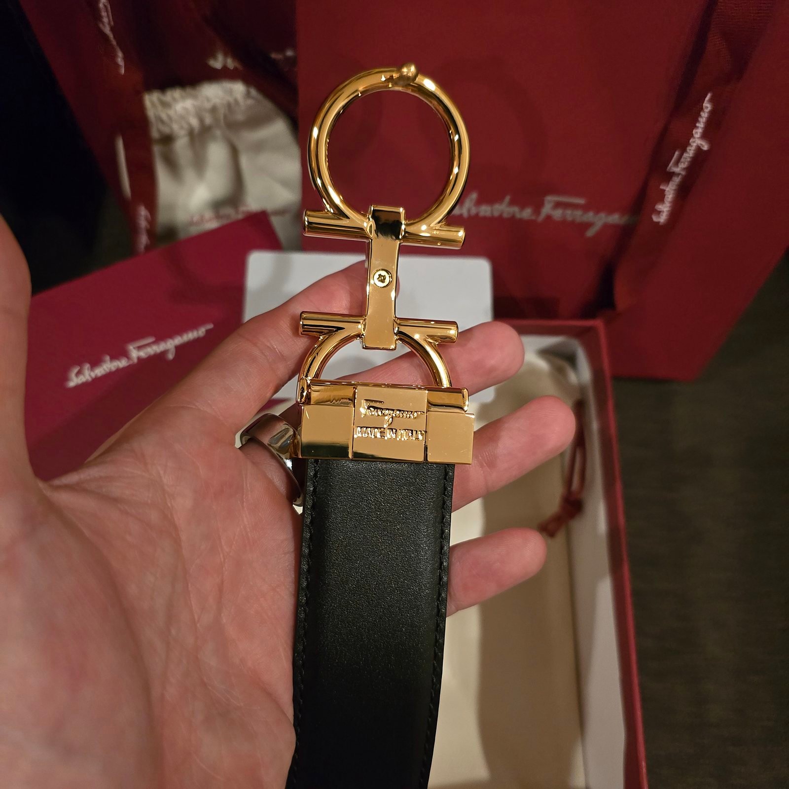 Ferragamo cinturón reversible piel lisa camel y café hebilla Gancini dorada pulida - Imagen 3