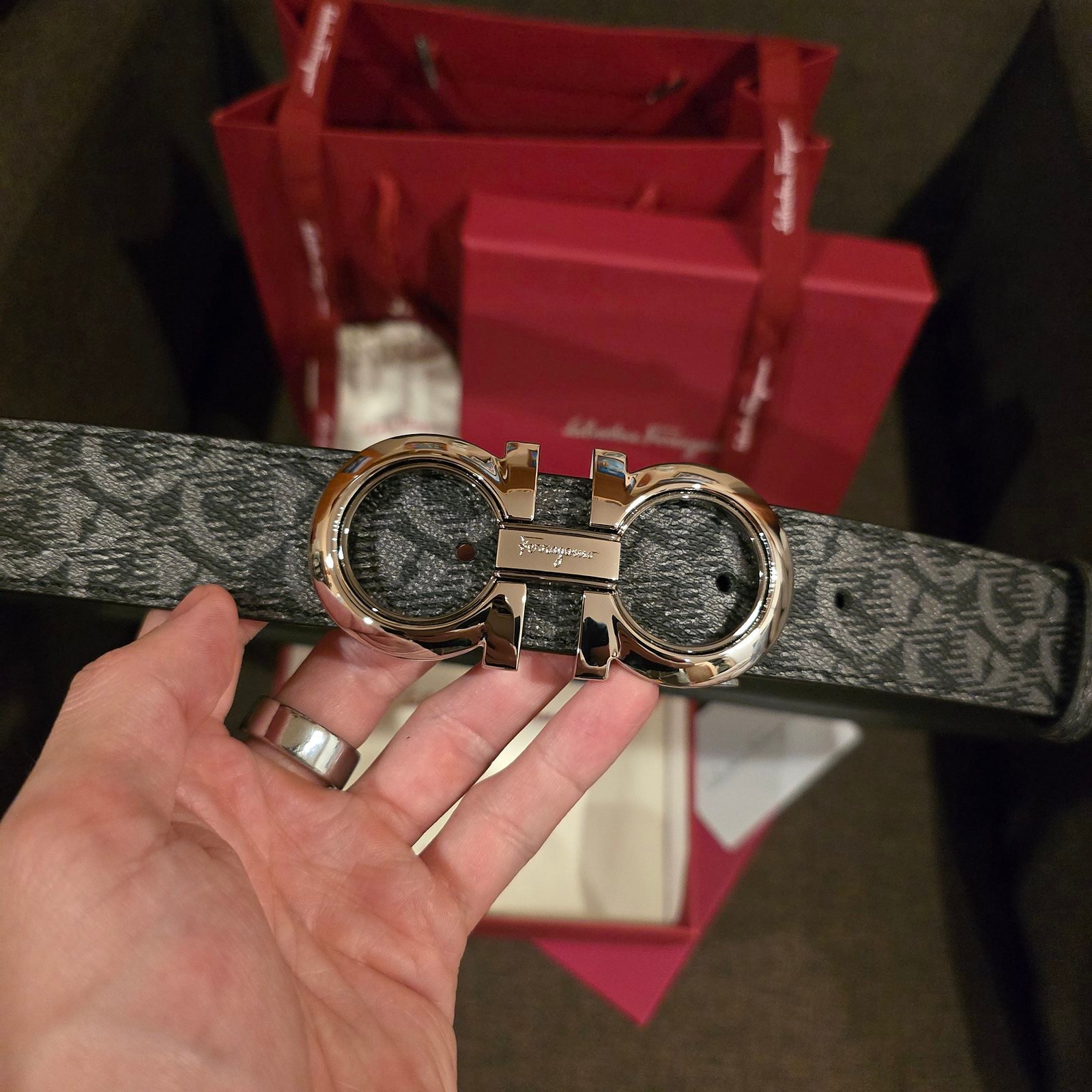 Ferragamo cinturón reversible lona Gancini gris hebilla dorada rosada - Imagen 3