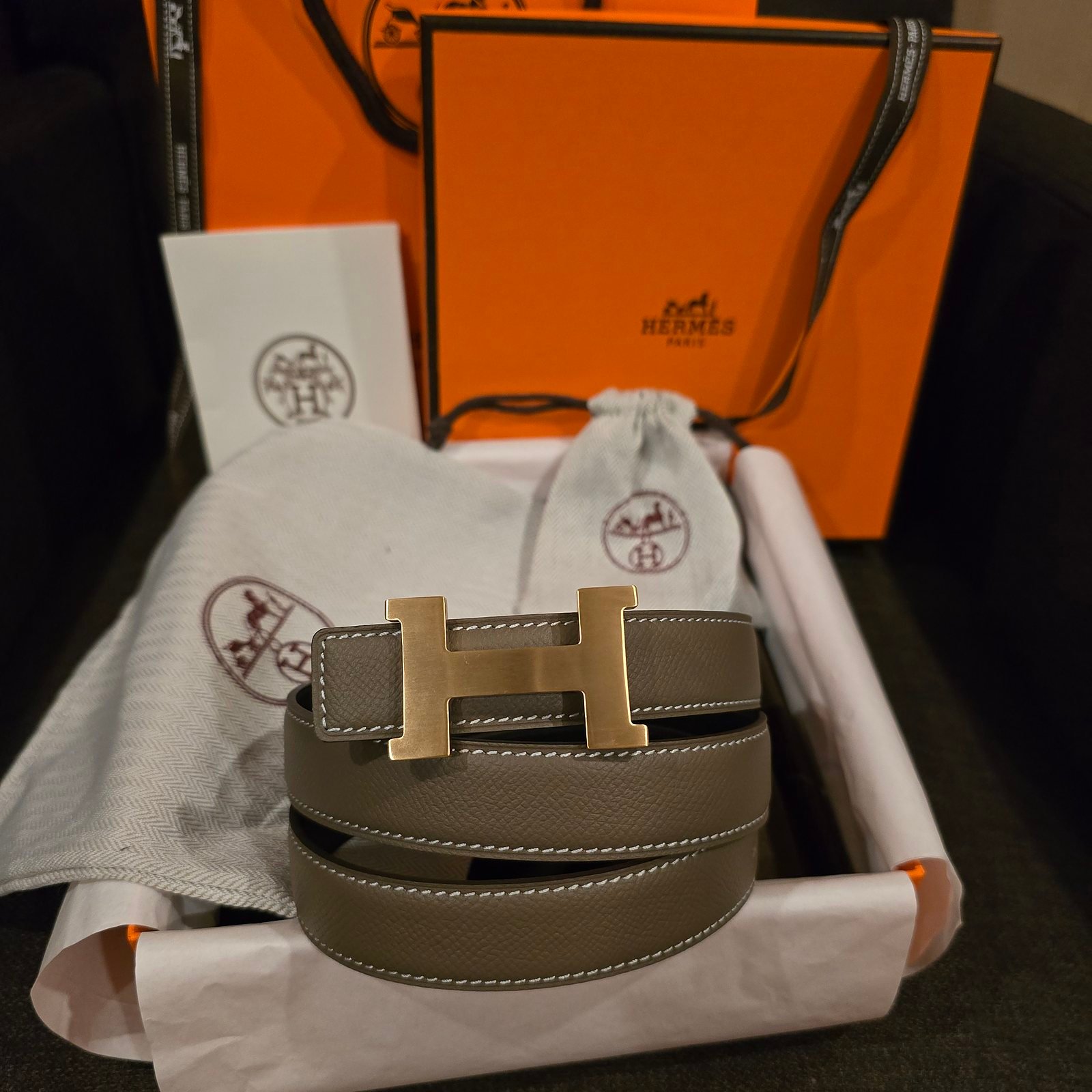 Hermès cinturón reversible piel lisa gris etoupe hebilla H dorada