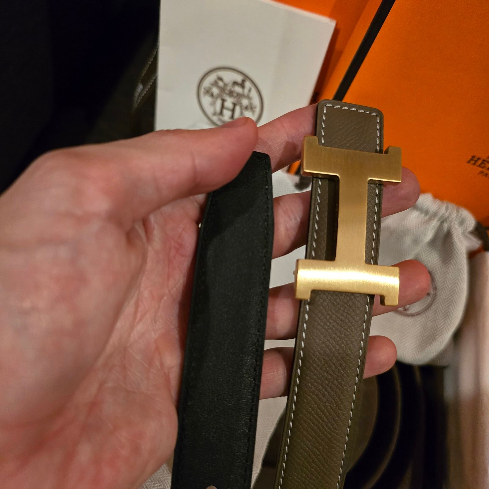 Hermès cinturón reversible piel lisa gris etoupe hebilla H dorada - Imagen 2