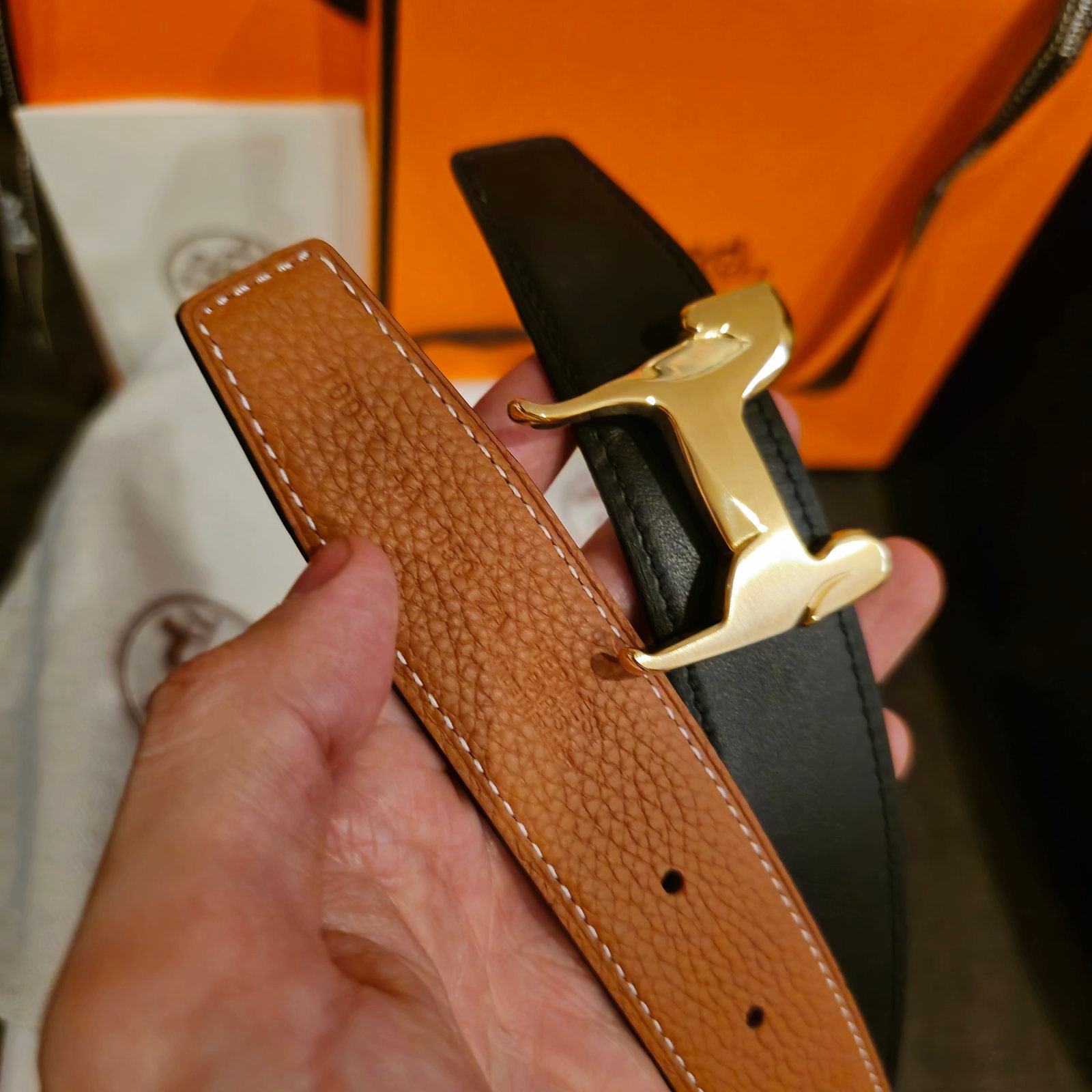 Hermès cinturón reversible piel lisa negra y naranja hebilla Panache dorada - Imagen 2