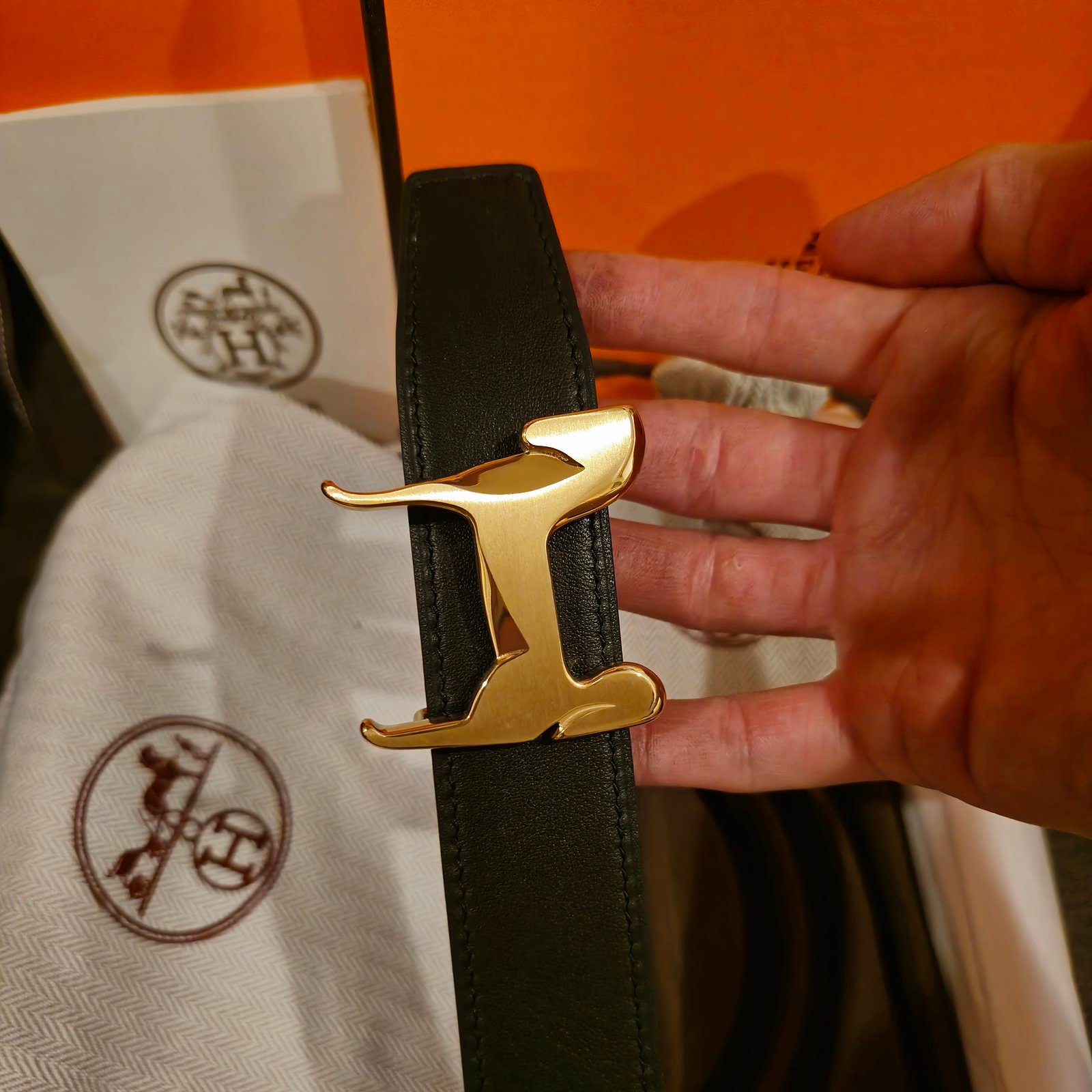 Hermès cinturón reversible piel lisa negra y naranja hebilla Panache dorada - Imagen 3