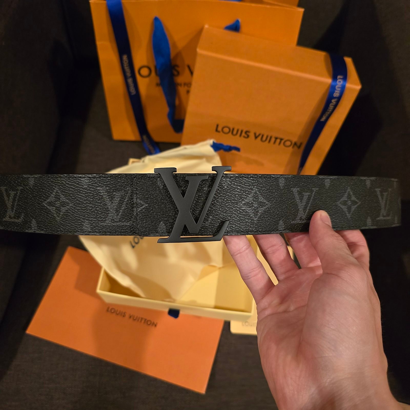 Louis Vuitton cinturón LV Initiales reversible Monogram Eclipse hebilla negra mate - Imagen 2