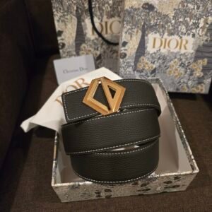 Dior cinturón reversible piel granulada negra hebilla CD Diamond dorada