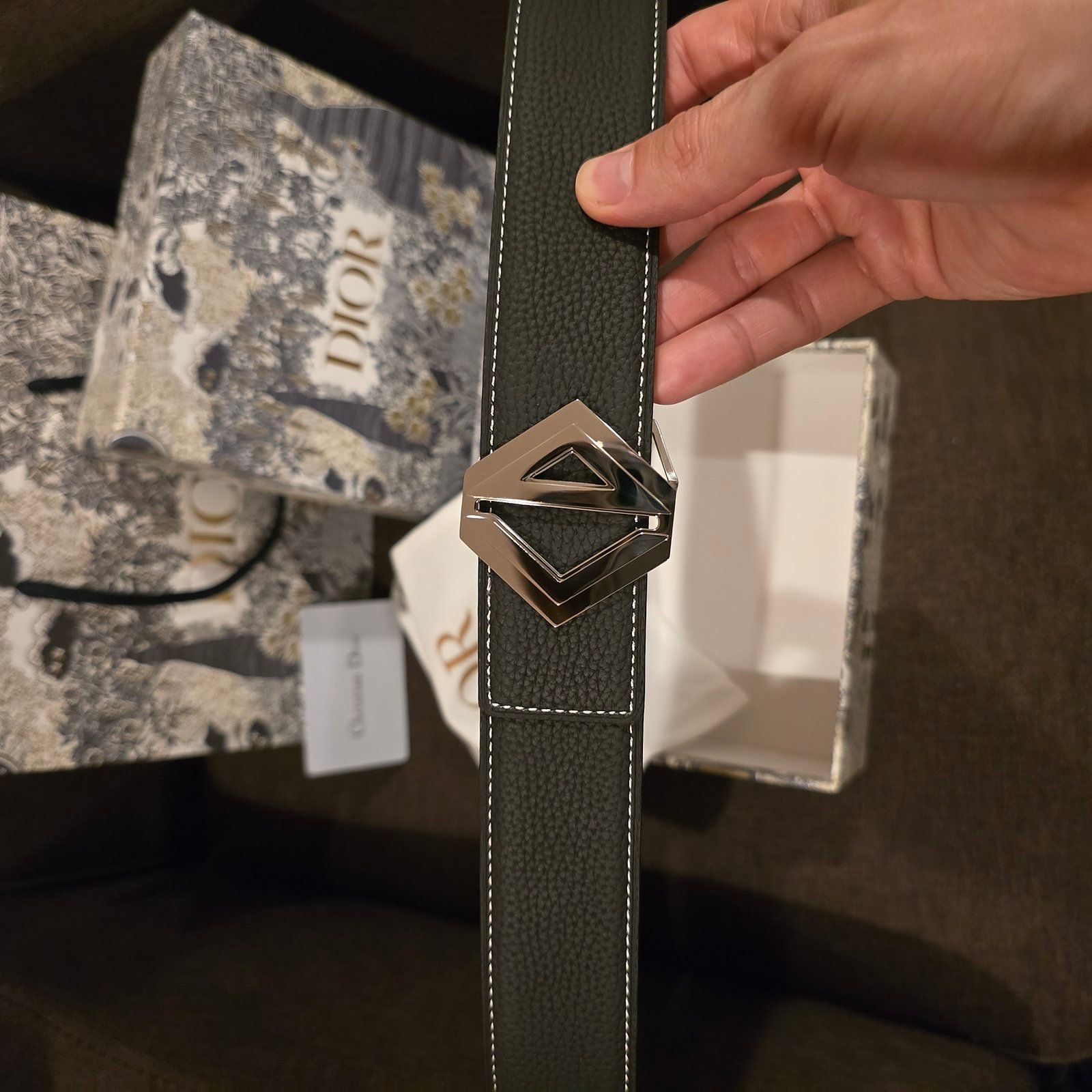 Dior cinturón reversible piel granulada negra hebilla CD Diamond plateada - Imagen 3