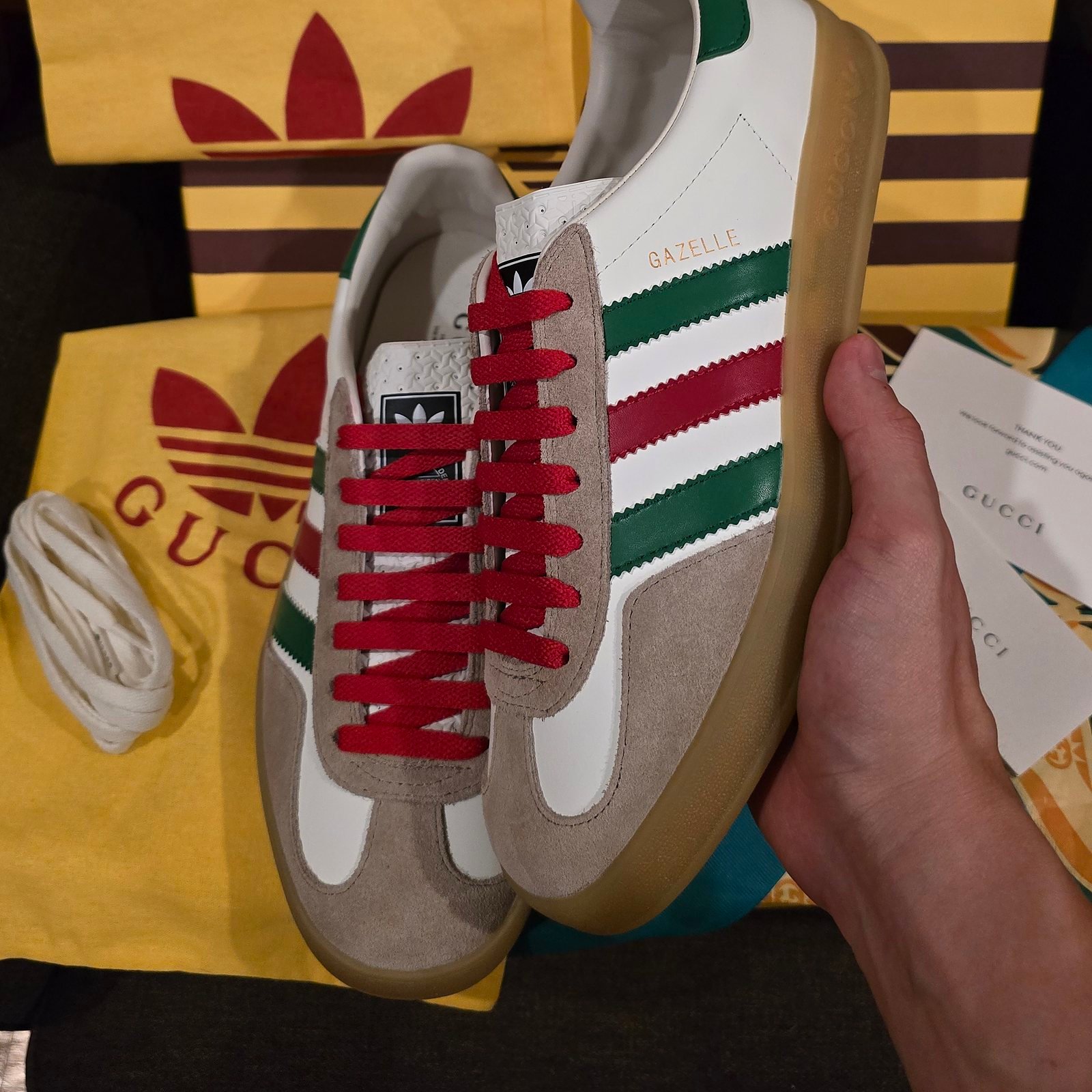 Gucci x adidas tenis Gazelle ante gris con banda Web - Imagen 3