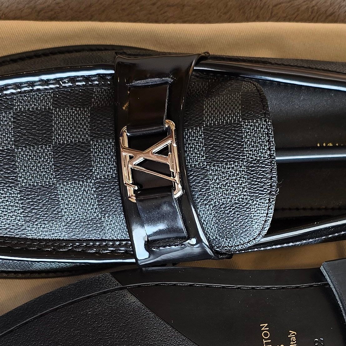 Louis Vuitton mocasín piel negra con antifaz Damier Graphite - Imagen 3
