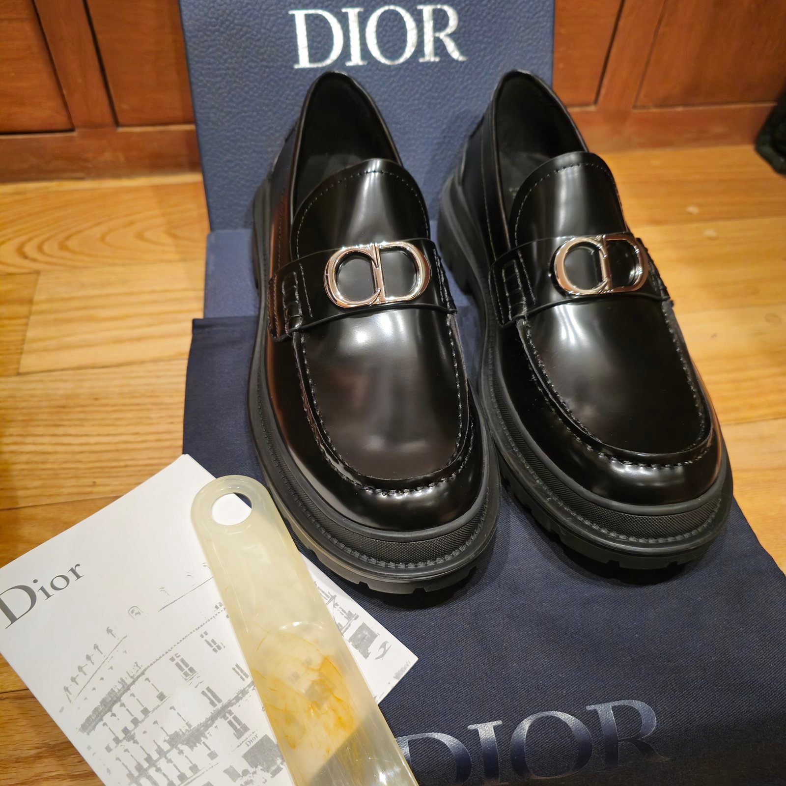 Dior mocasín piel negra con hebilla CD - Imagen 2